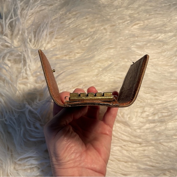 Louis Vuitton LV Monogram Key Holder - Picture 7 of 8